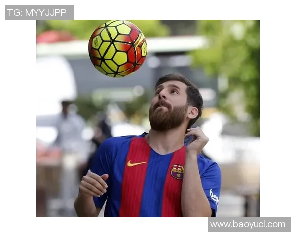 足球明星被路人围观的瞬间引发热议与粉丝狂欢的背后故事